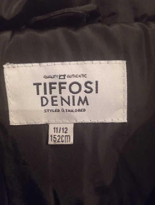 Casaco quente e impermeável. 12 anos menina. Ótimo estado. Pouco uso