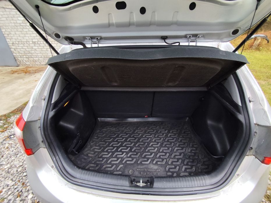 KIA RIO 2013г 1.6 в отличном состоянии