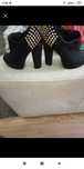 Botins pretos com tachas