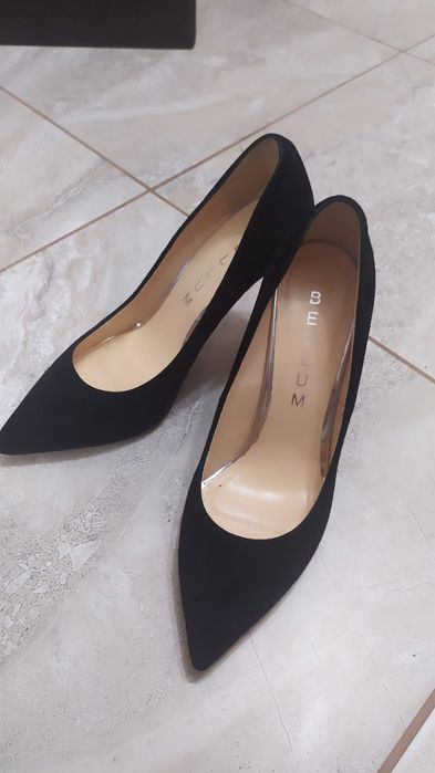 Продам класичні замшеві туфлі