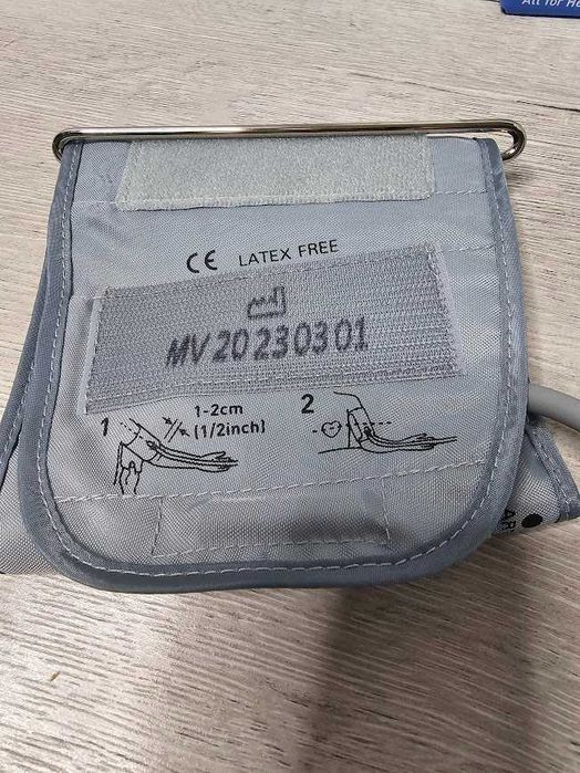 Ciśnieniomierz elektroniczny Omron X2 BASICS na ramię Mankiet 22-32cm