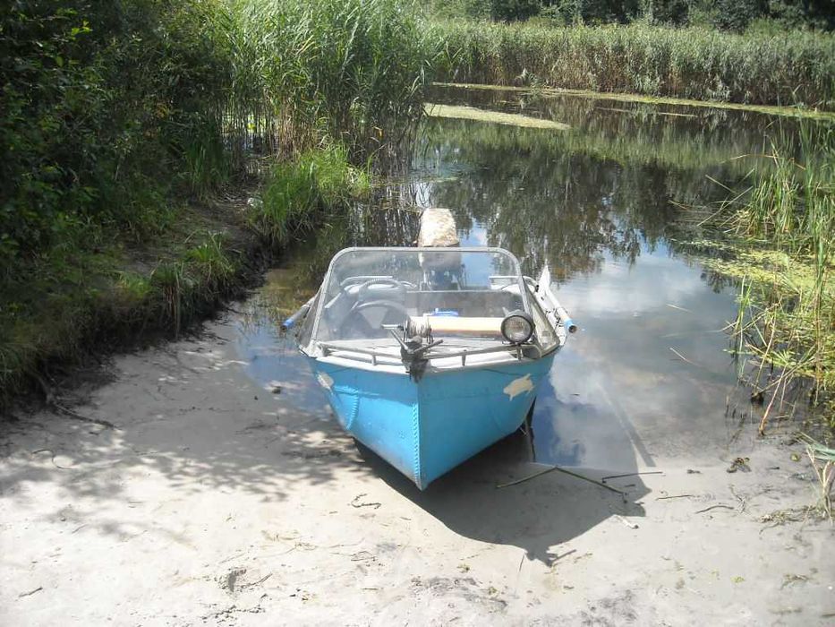 Човен алюмінієвий з  двигуном .