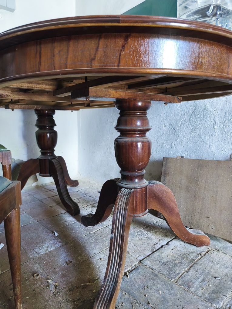 Mesa de jantar em madeira e 4 cadeiras