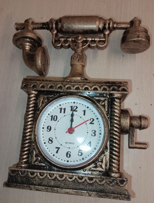 Часы под винтажс будильником