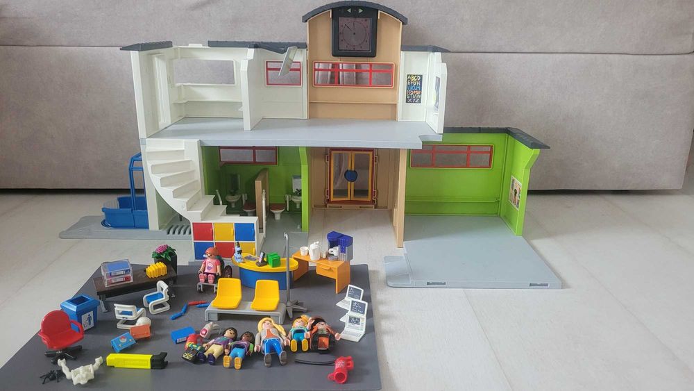 Olbrzymia duża szkoła Playmobil