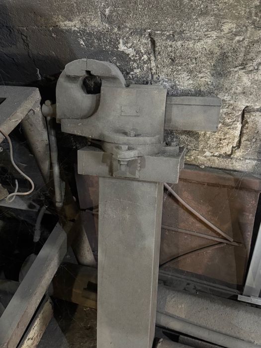 Лещата загального призначення  (слюсарні лещата)