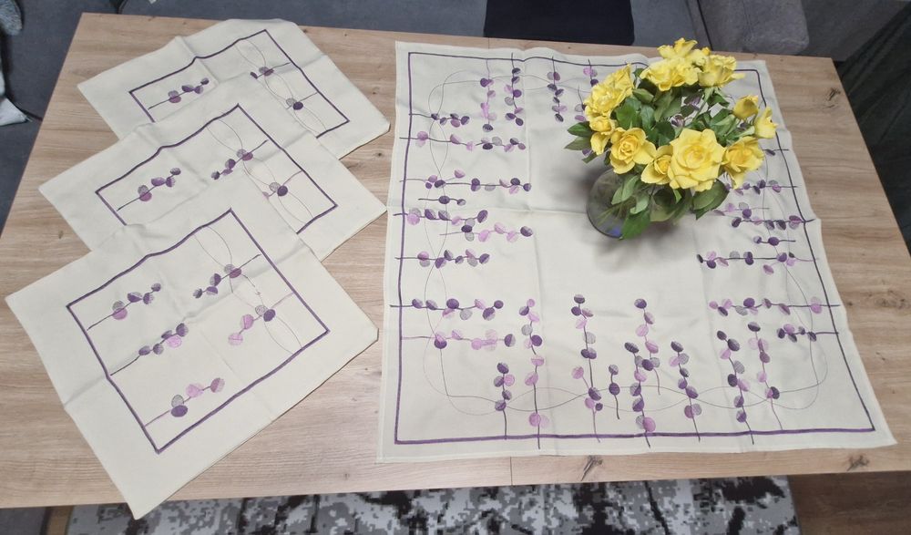 Obrus kwadratowy +3 poszewki