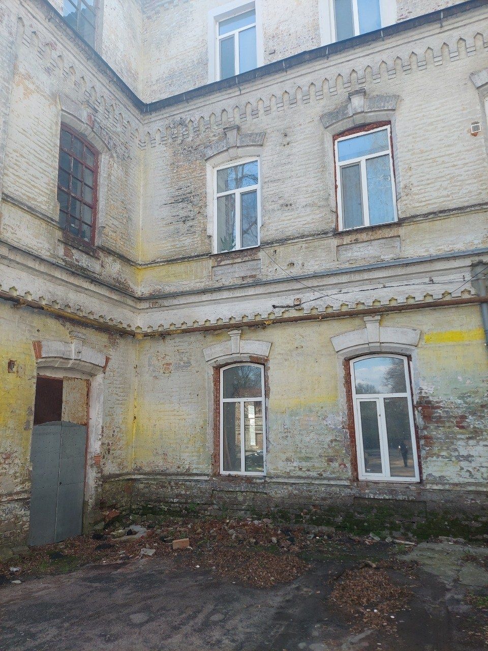 Продам приміщення під серйозний бізнес
ЧРЗ перша лінія 567 метрів
На п