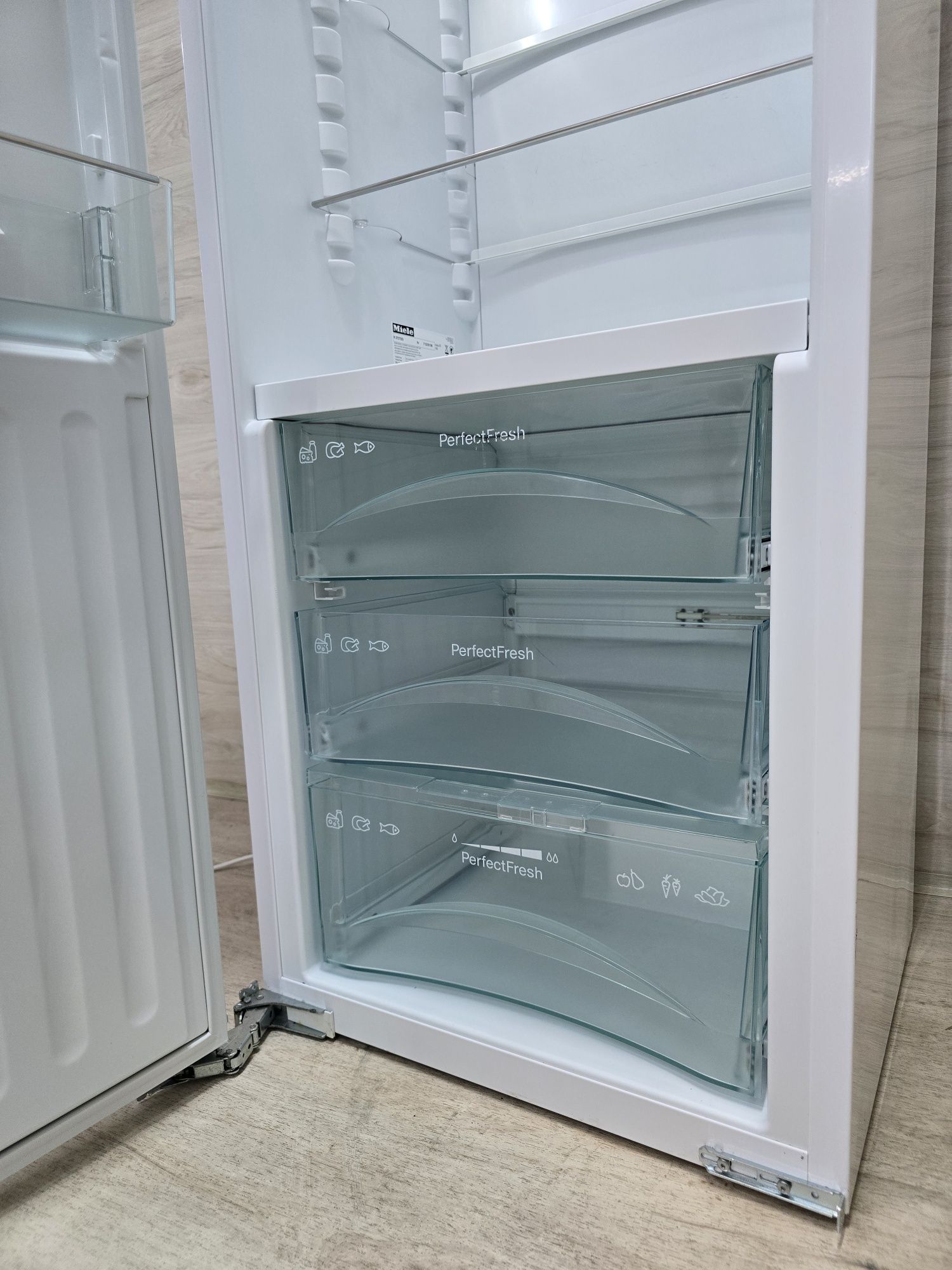 Вмонтований Холодильник без Морозилки K37272 BioFresh