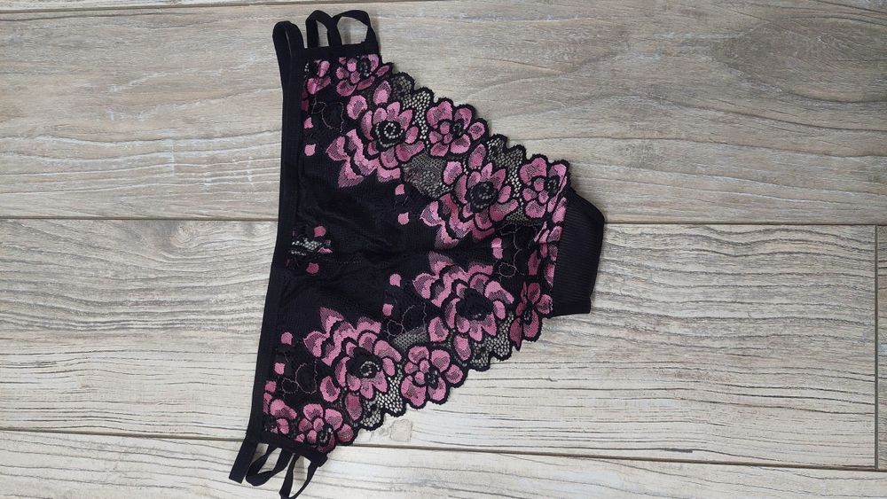 Damskue majtki nowe rozmiar L. Czarne z różową koronką