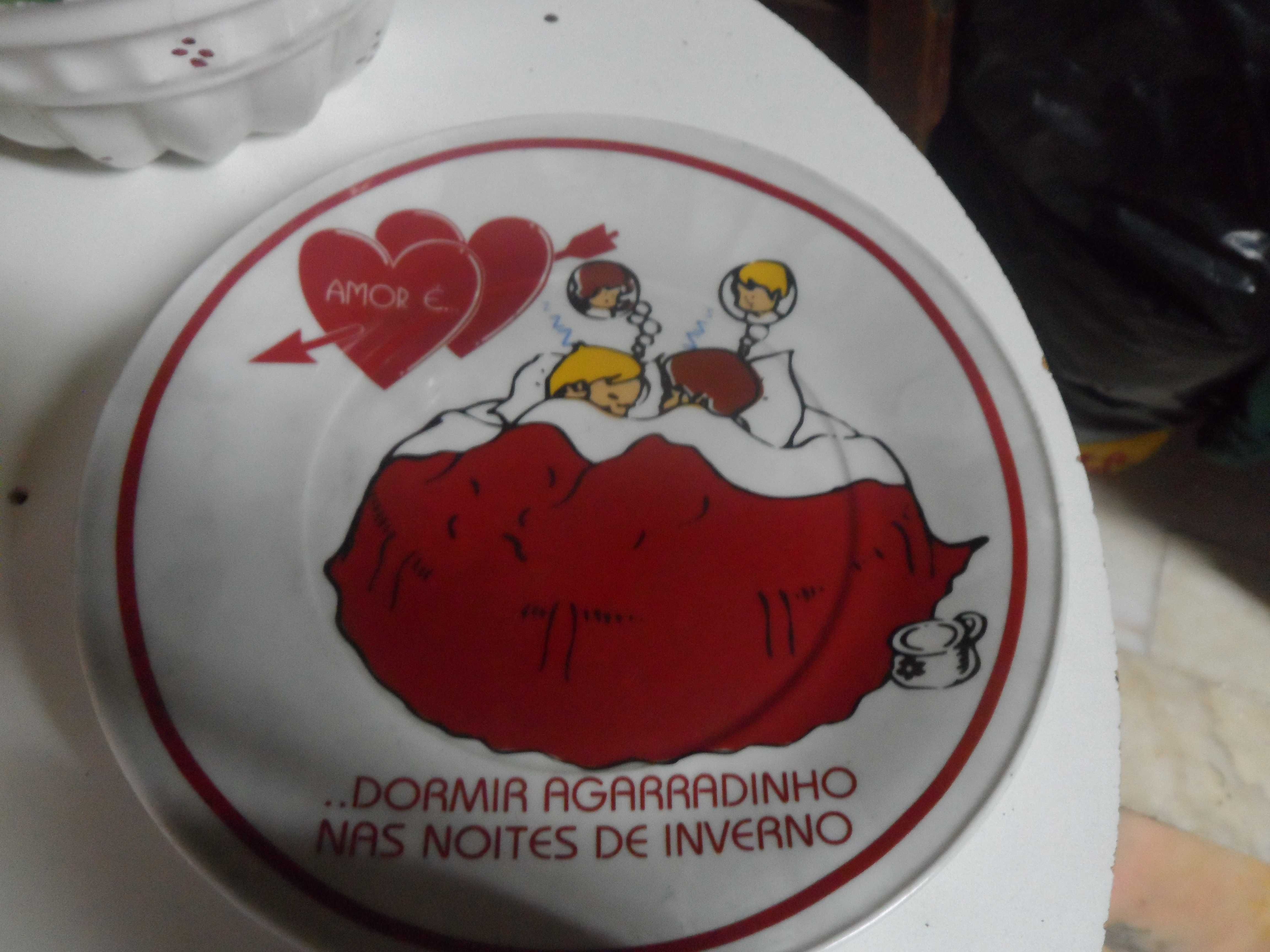 Conjunto prato e caneca "Amor é"