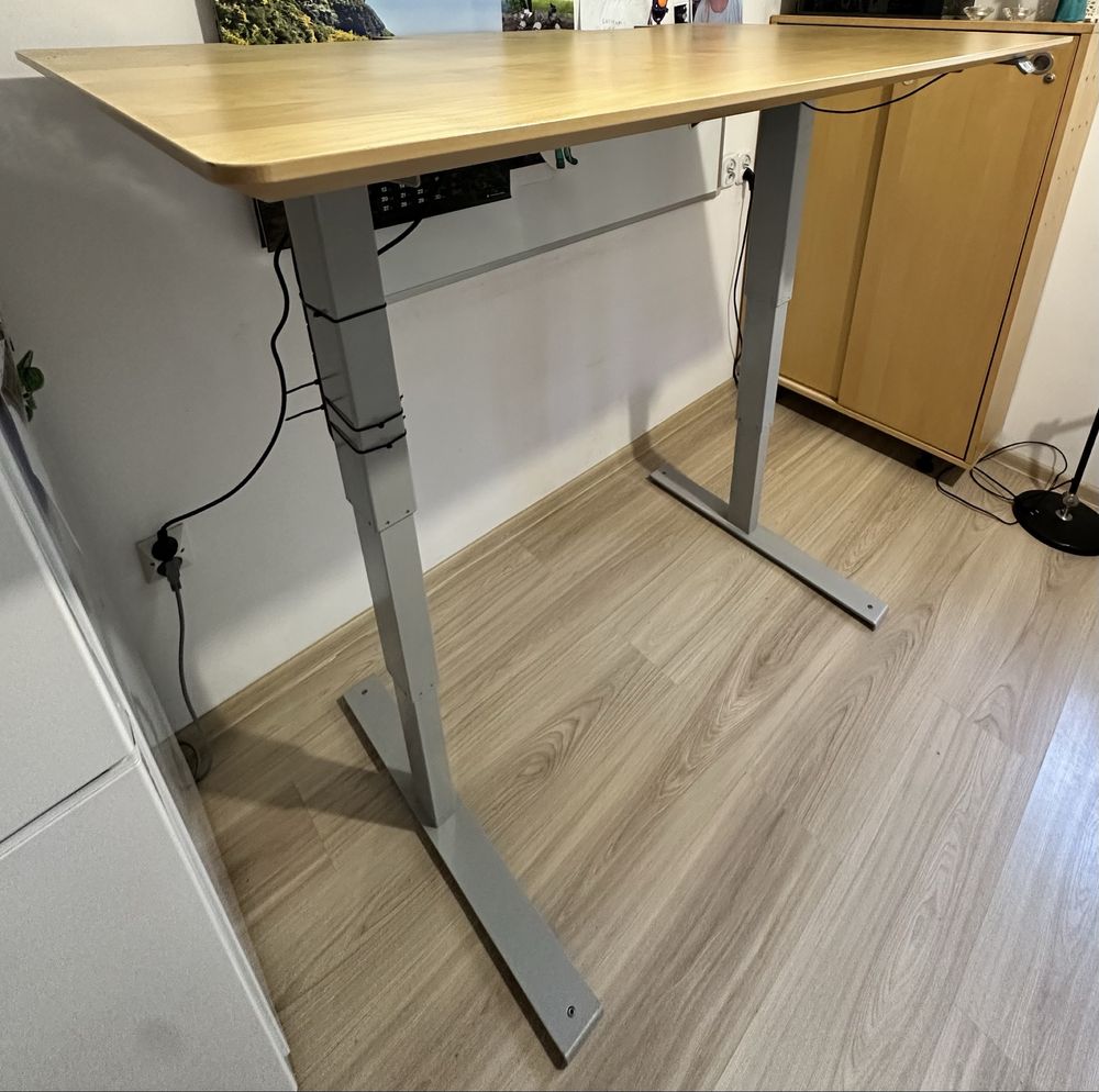 Biurko Kinnarps z elektrycznym sterownikiem