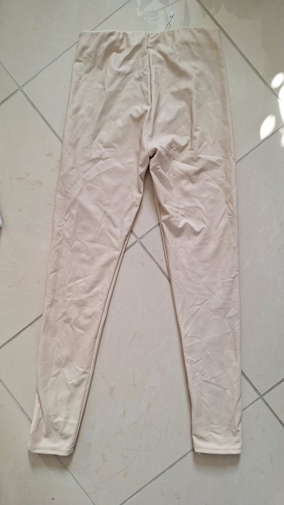 Skórkowe legginsy M