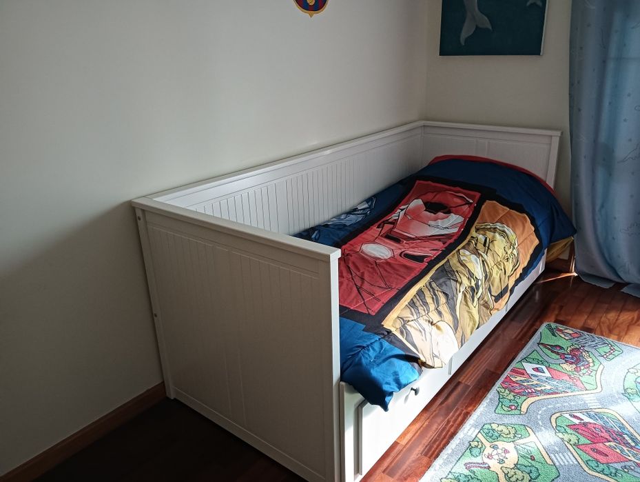 Cama hemnes com colchão incluído