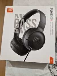 Auriculares JBL pretos