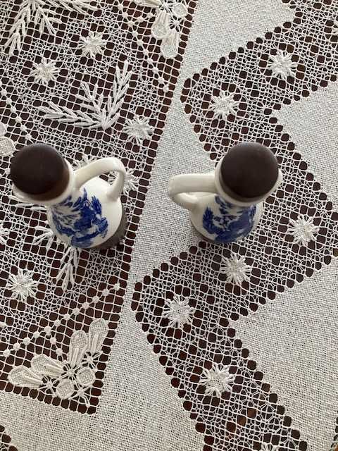 2 Galhetas antigas para galheteiro, aplicações em madeira e porcelana