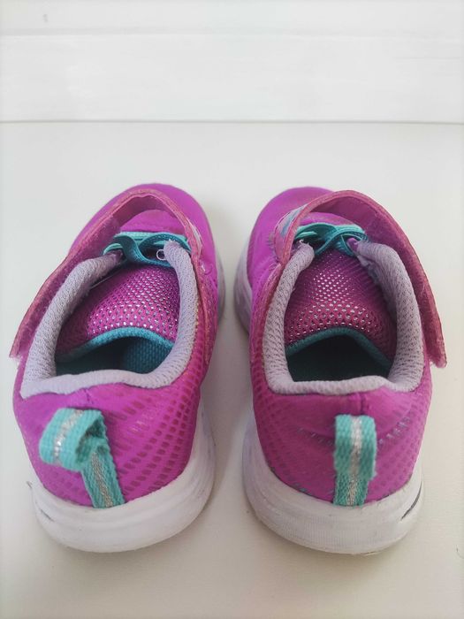 Sapatilhas e sapatos criança