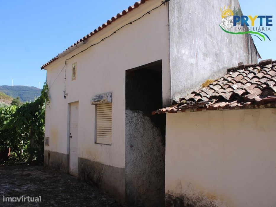 Imóvel rústico situado em Álvaro - Oleiros, para reconstruir