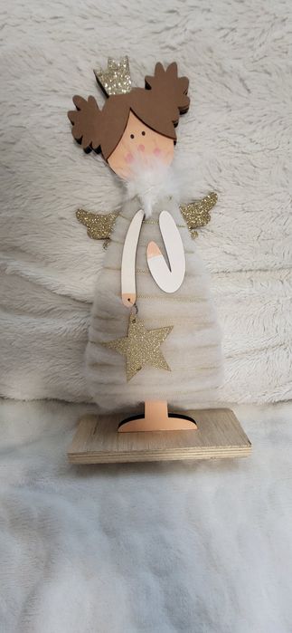 Aniołek drewniany.