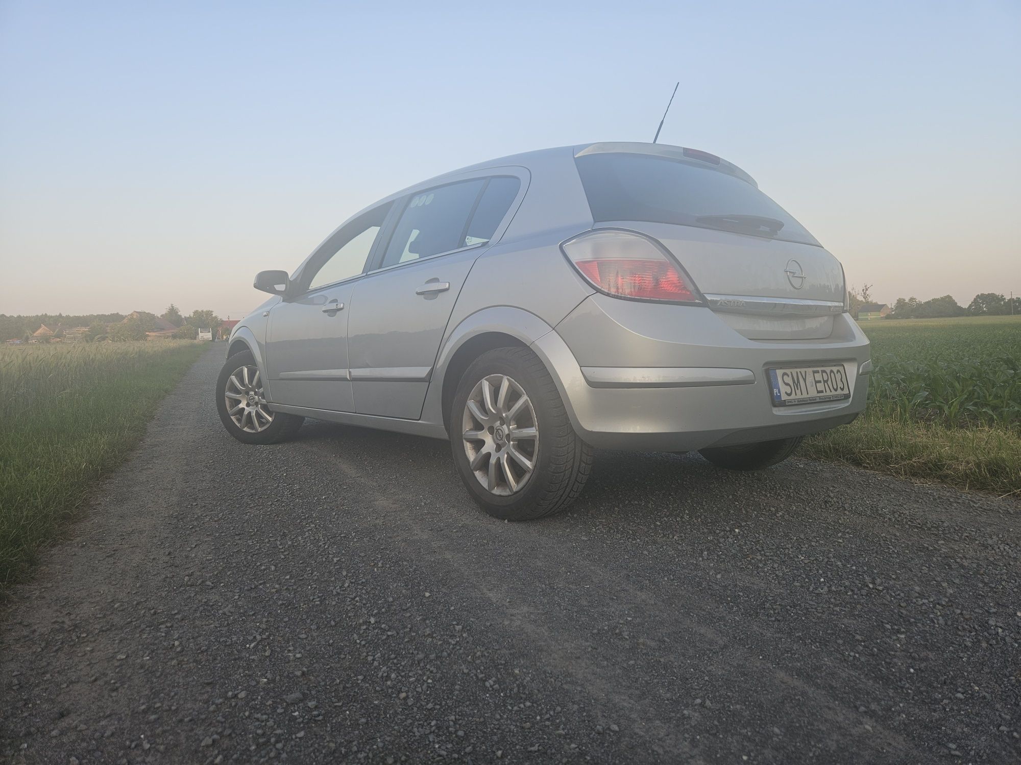 Opel Astra H * 1.6 benzyna * klima * idealna na dojazdy * 2 kpl opon