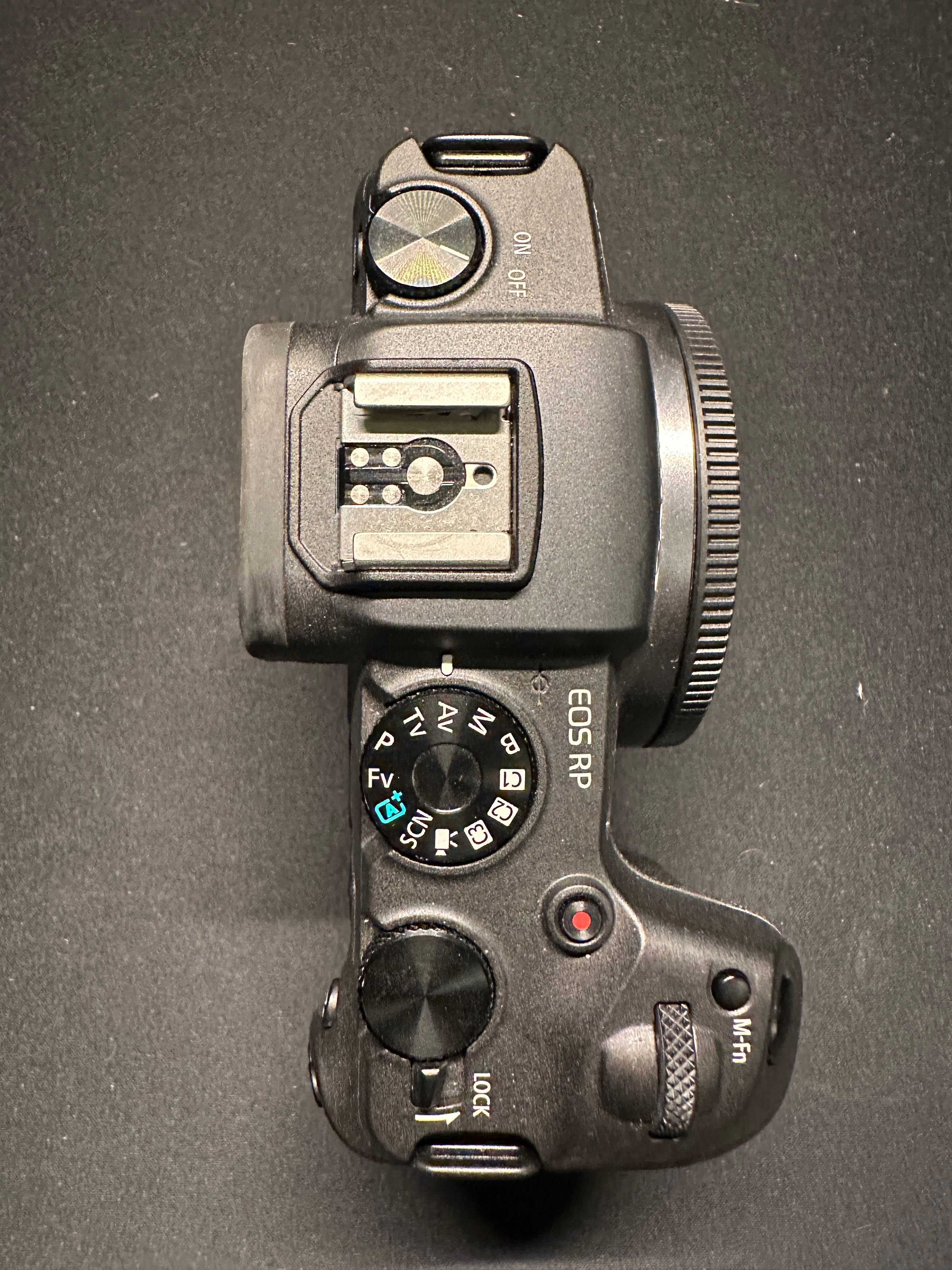 Canon EOS RP (body) – Stan bardzo dobry, bardzo niski przebieg