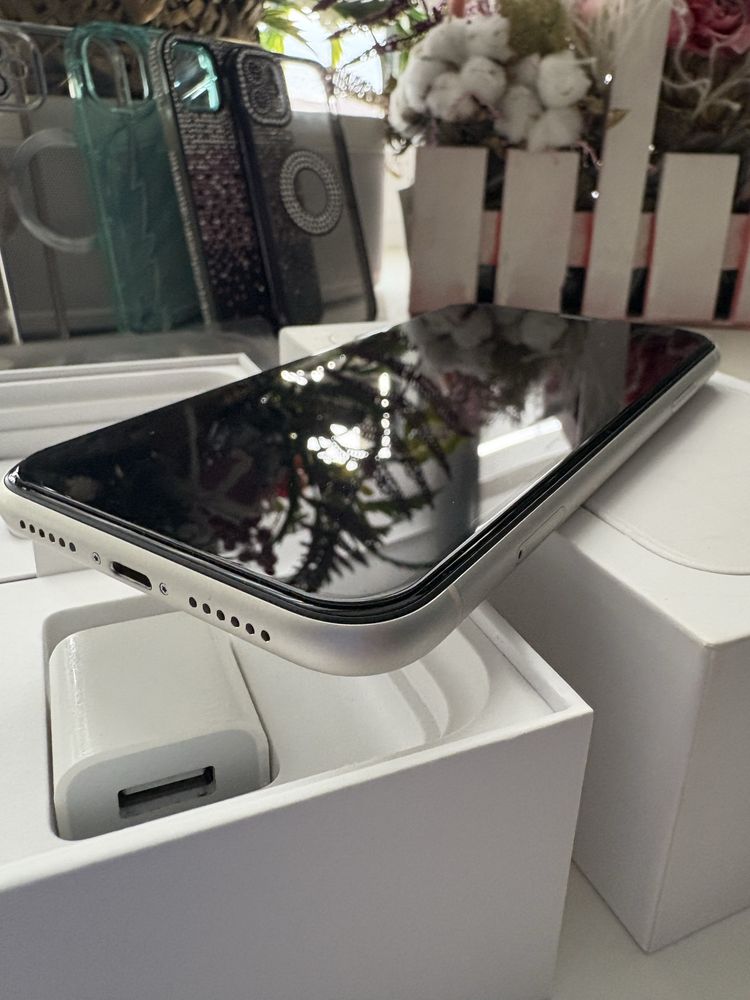 iPhone 11, 64 ГБ, Dual SIM (2 фізичні SIM-карти)