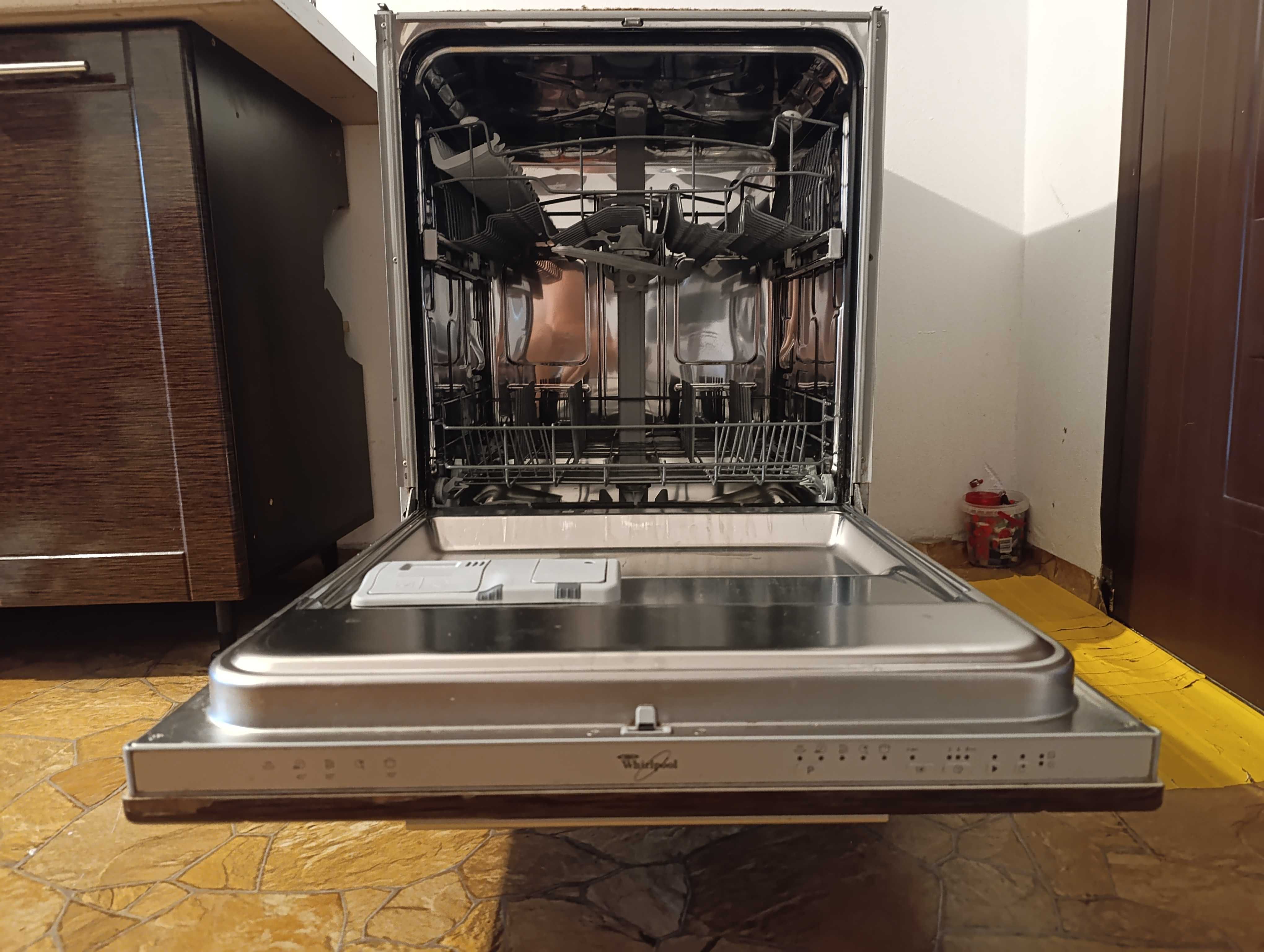Używane meble kuchenne ze zmywarką Whirlpool