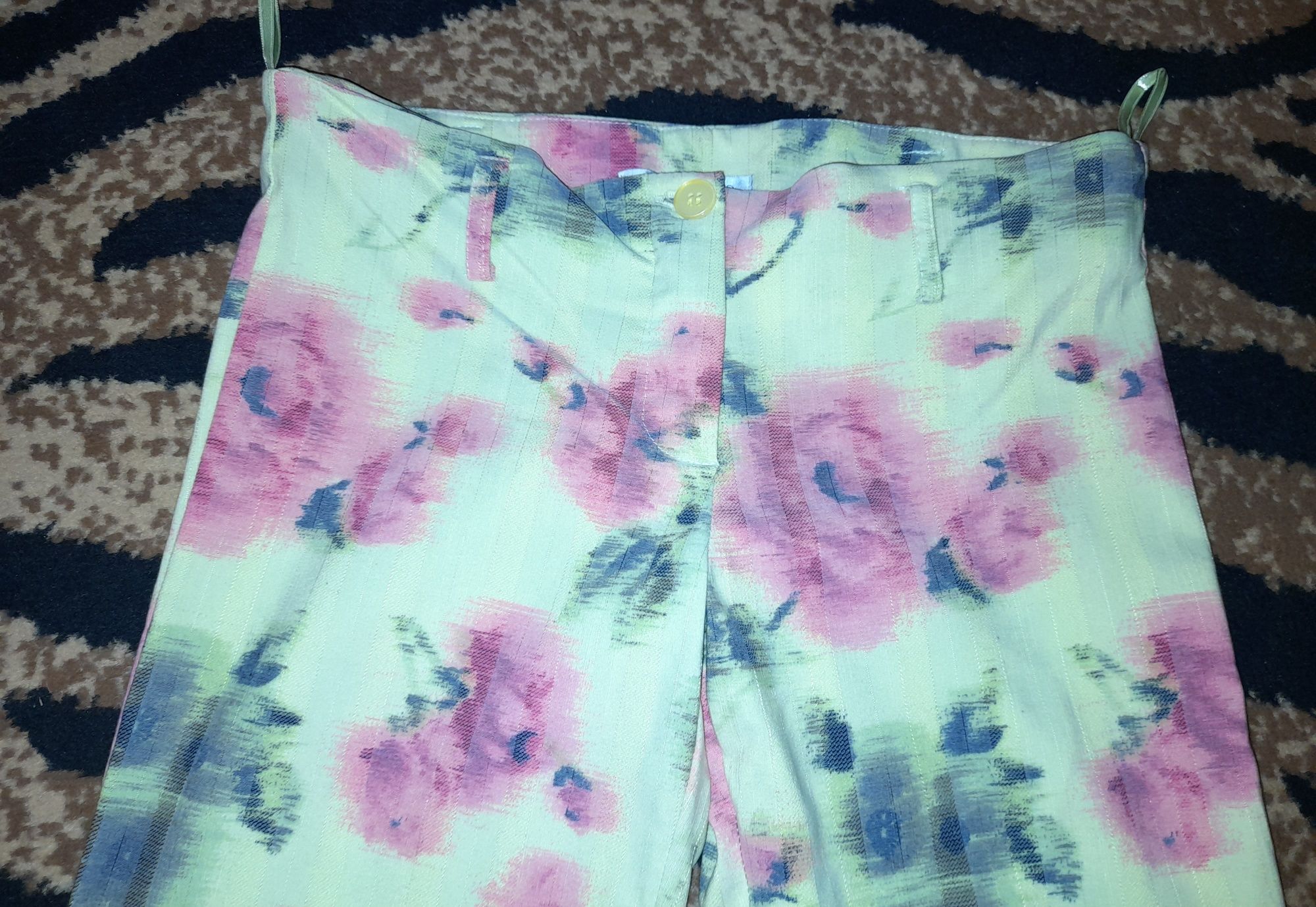 Komplet w kwiaty spodnie dzwony S/M i żakiet L