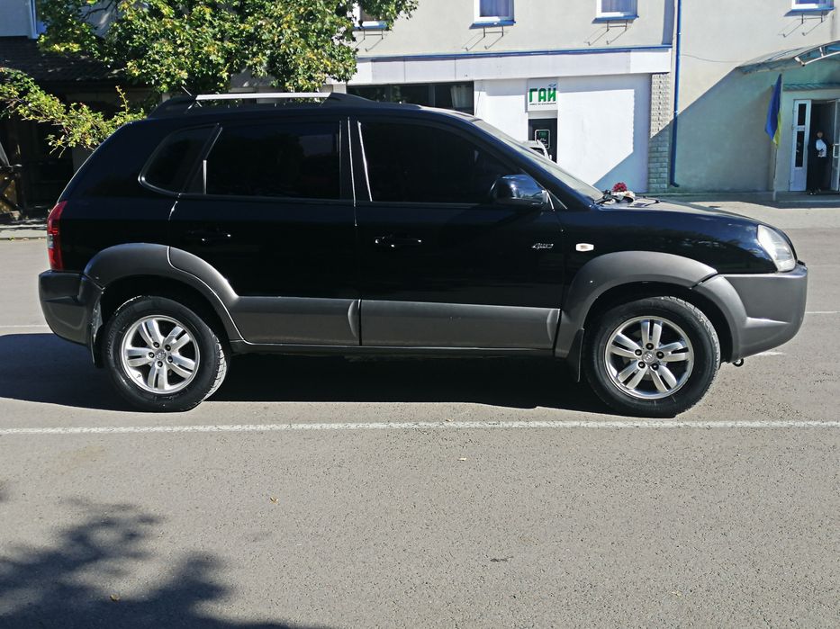 Продам HYUNDAI TUKSON 2.0 дизель