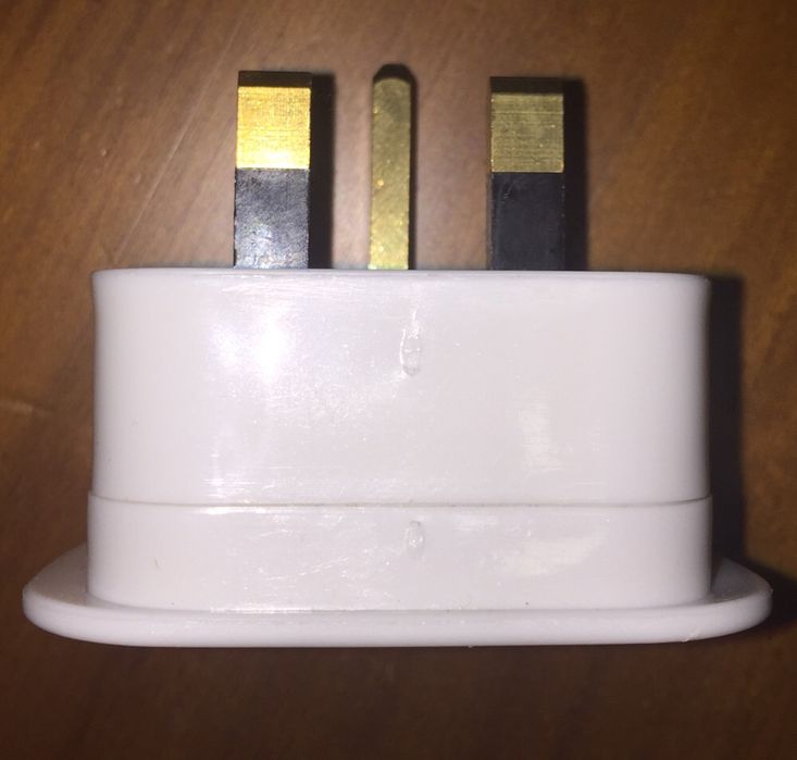 Adaptador eléctrico PT-UK