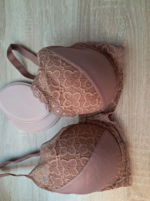 Biustonosz pushup firmy Esotiq rozm.70F