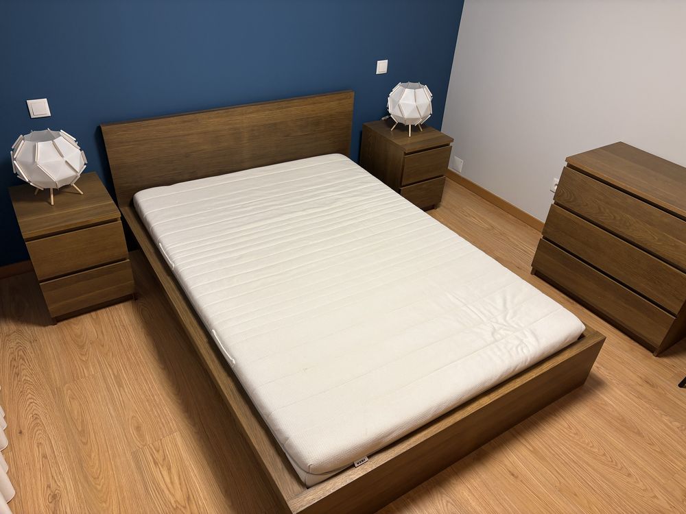 Mobilia de quarto MALM (completa) cama, estrado, mesinhas cab e comoda