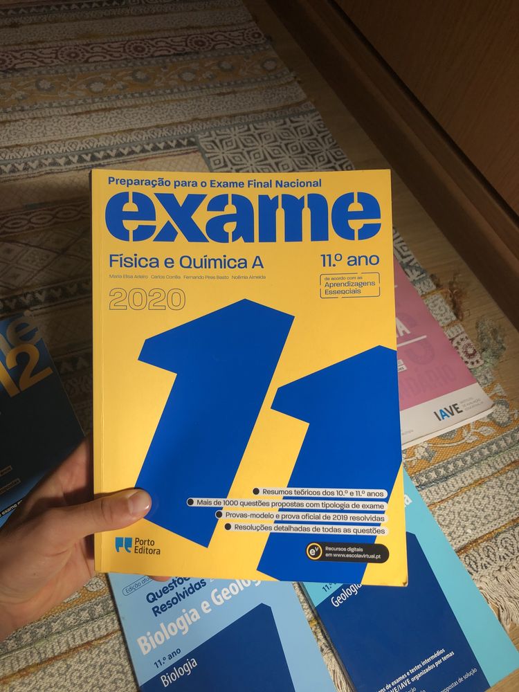 Manuais de Preparaçao para exame (Fisico-Quimica;Matematica;Biologia)