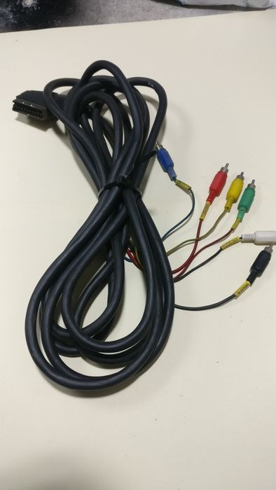 Cabo Scart com ligações