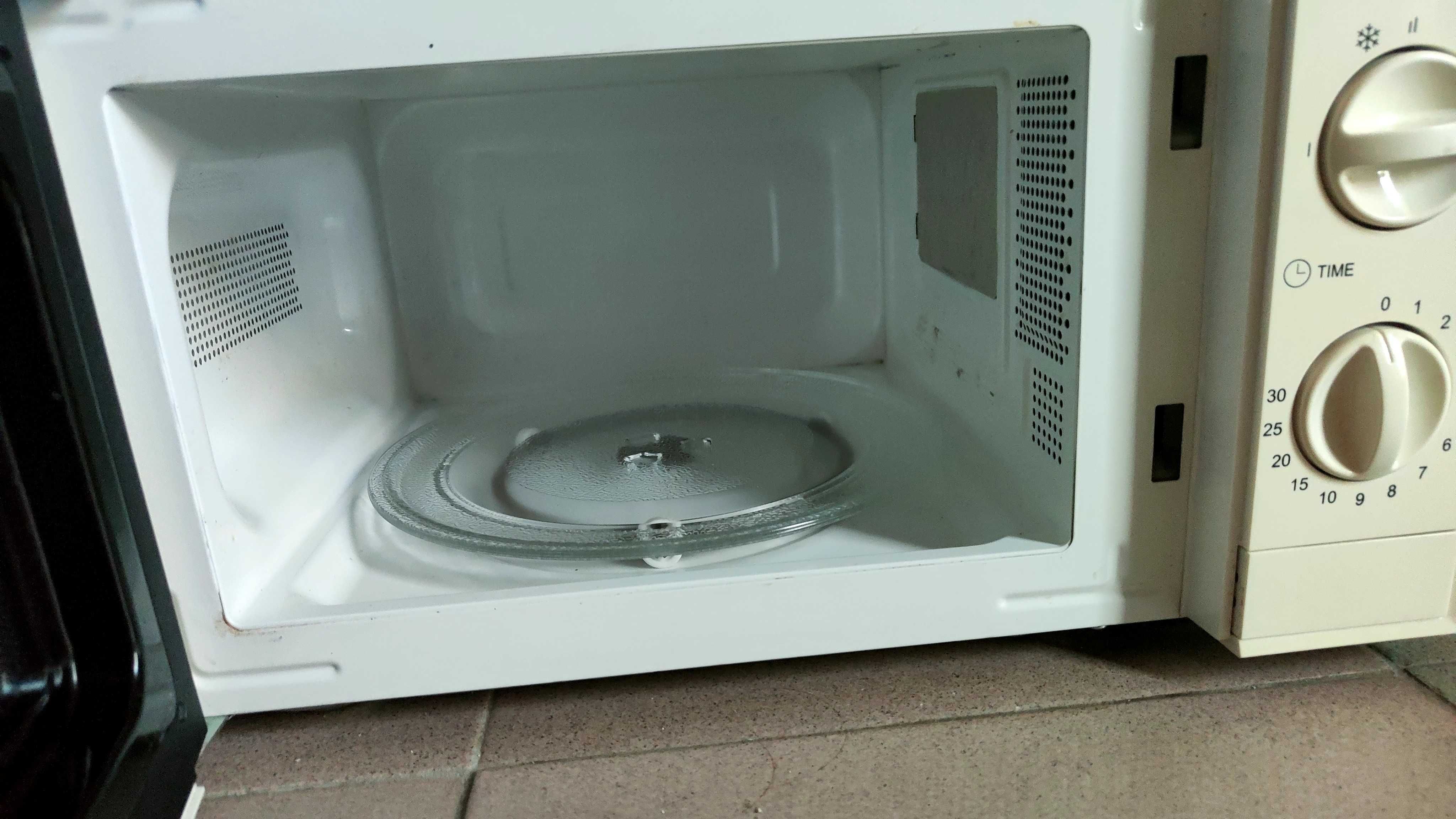 Microondas a funcionar bem