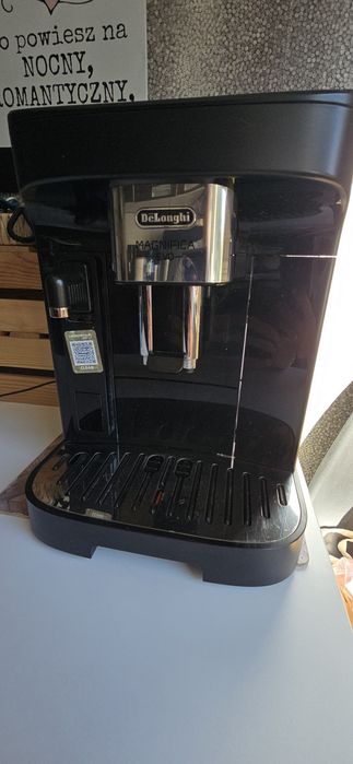 Express do kawy Delonghi.