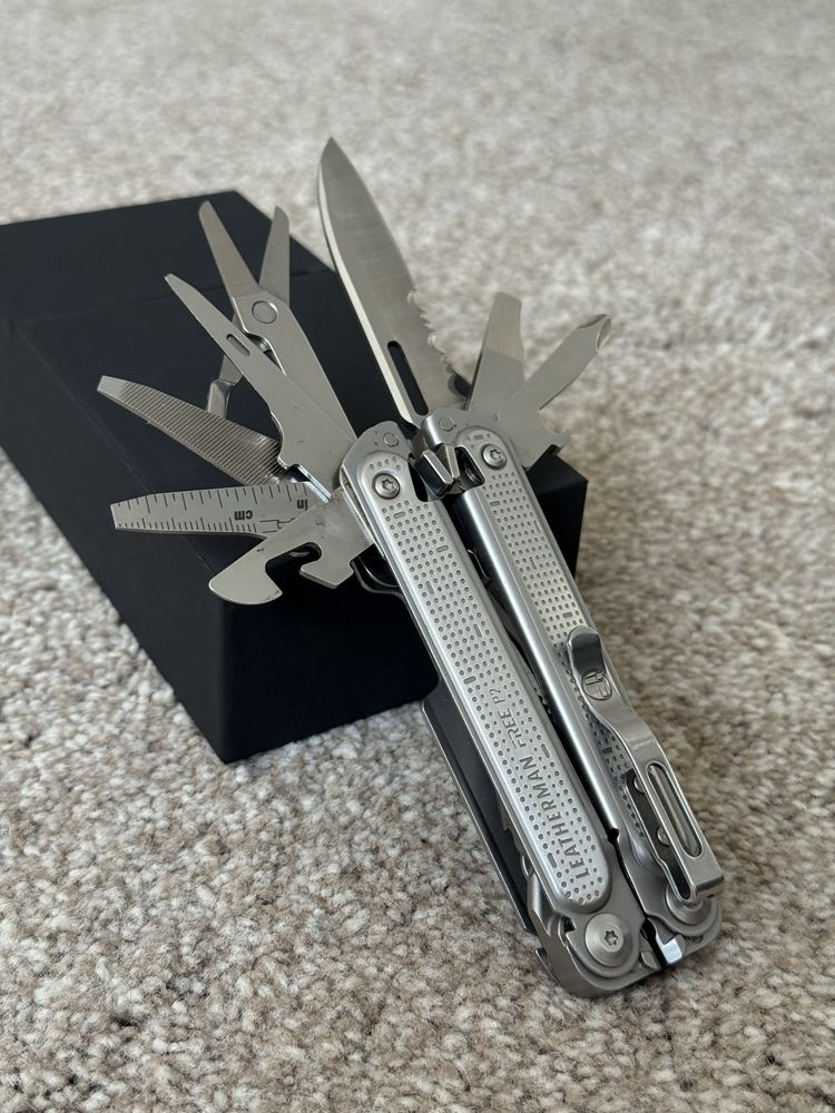 Multi Tool Leatherman Free P2 ручний інструмент