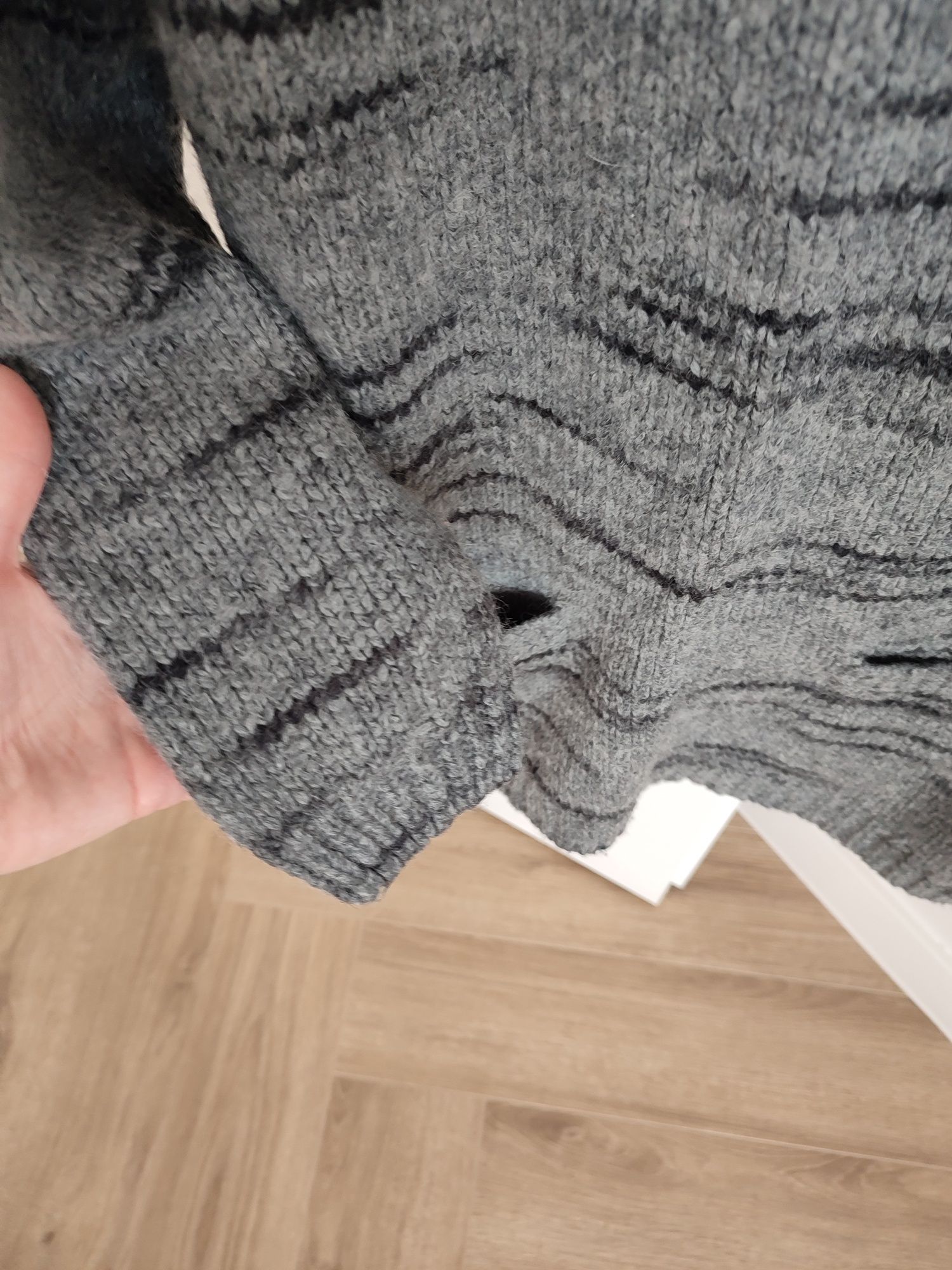 Sweter damski z wełną, r. S/36. Szary sweter