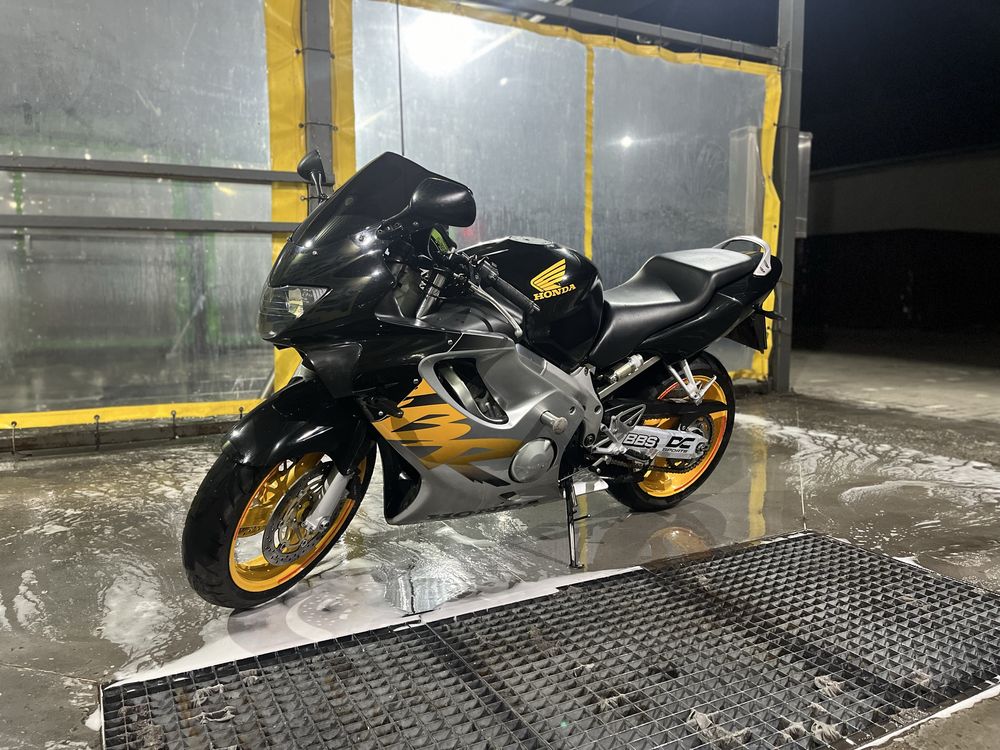 Продам  honda CBR 600 f4