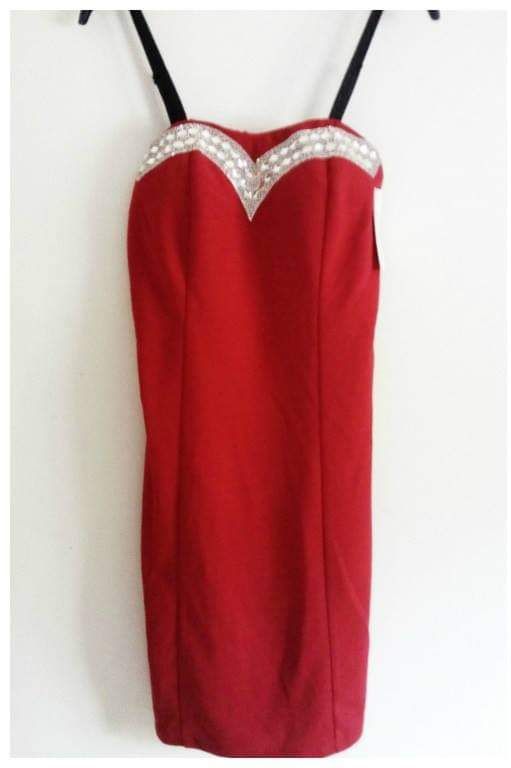 Vestido vermelho novo com brilhantes