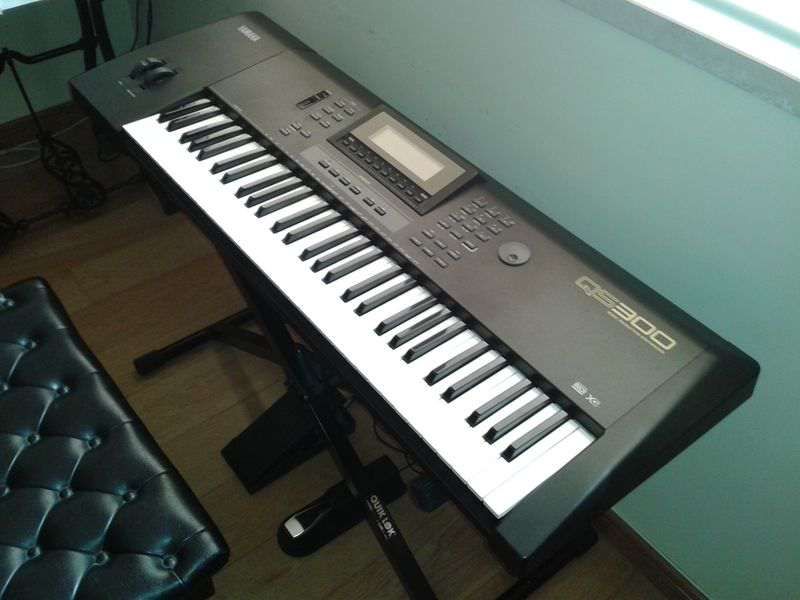 QS300 Piano / sintetizador / sequenciador teclado Yamaha QS 300