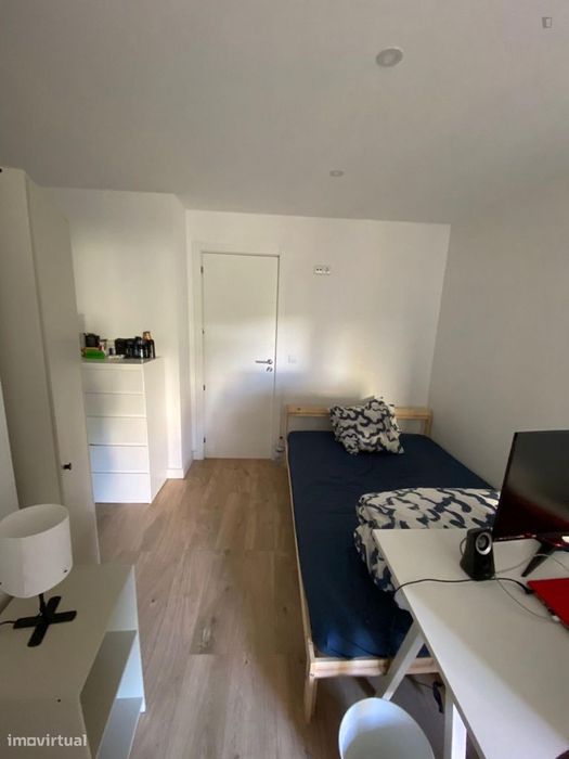785899 - Quarto com cama de casal, com casa de...