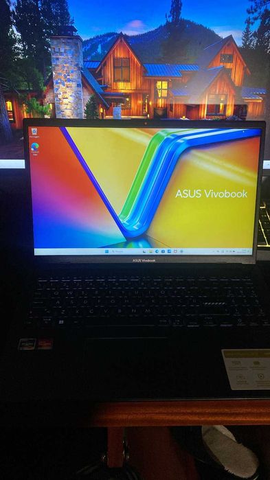 Portátil ASUS Vivobook (AMD Ryzen 5 7520U - RAM: 16 GB - 512 GB SSD)