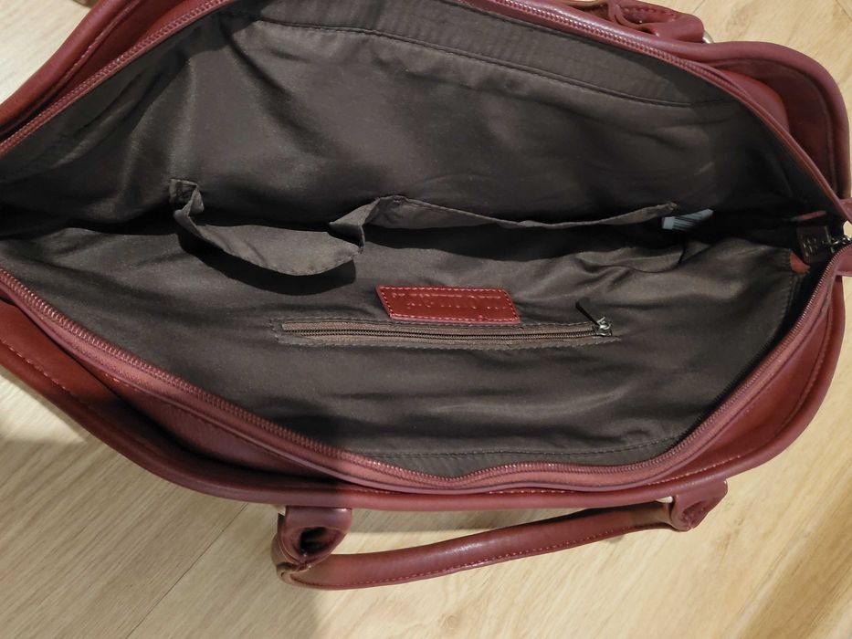 Torba firmy Monnari w kolorze bordowym.