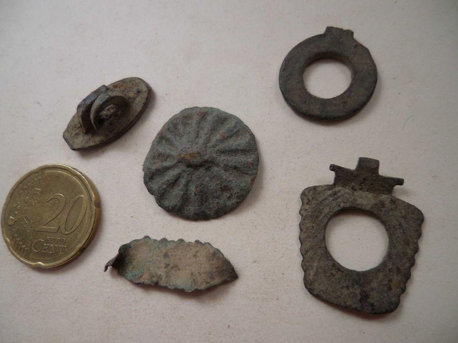 Lote 5 'Peças' antigas em Metal