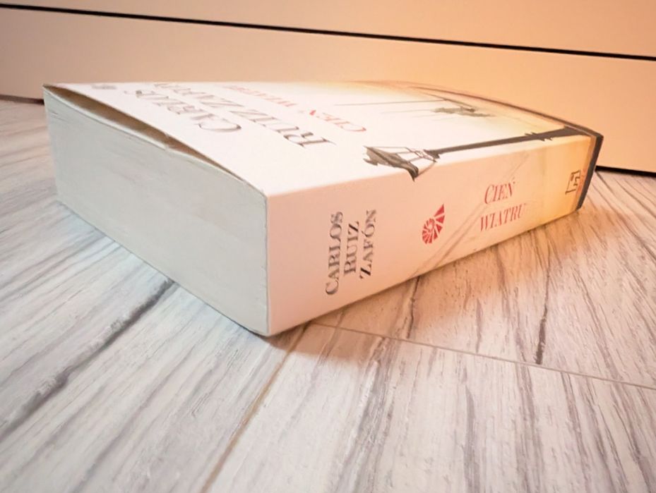 Cień wiatru Carlos Ruiz Zafon jak nowa