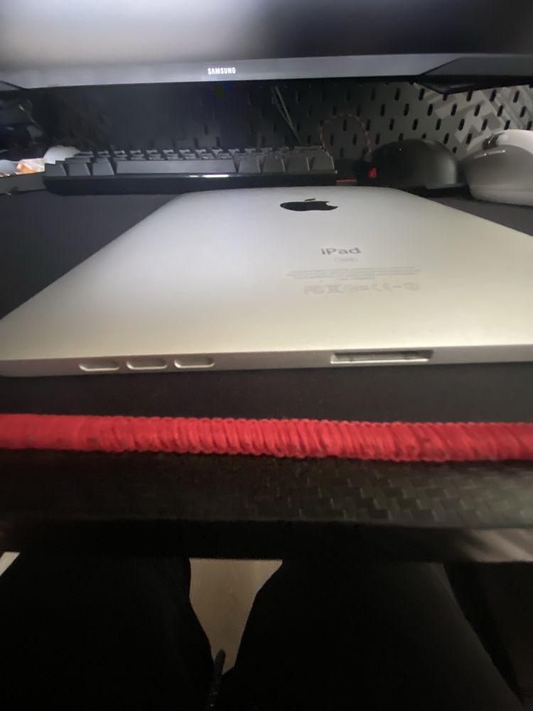 Ipad 1gen srebrny
