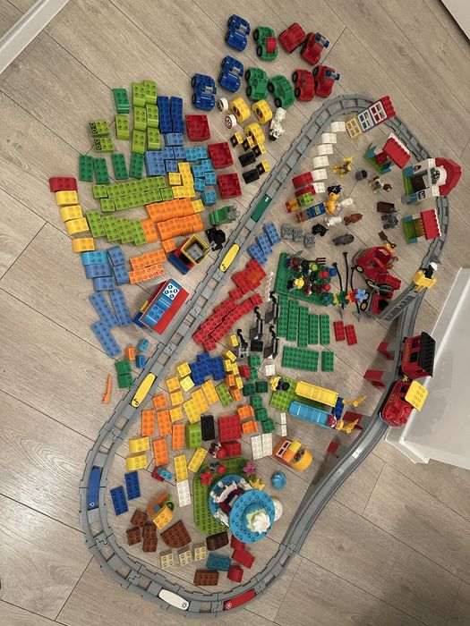 Zestawy Lego Duplo pociąg tory wóz strażacki stajnia i inne