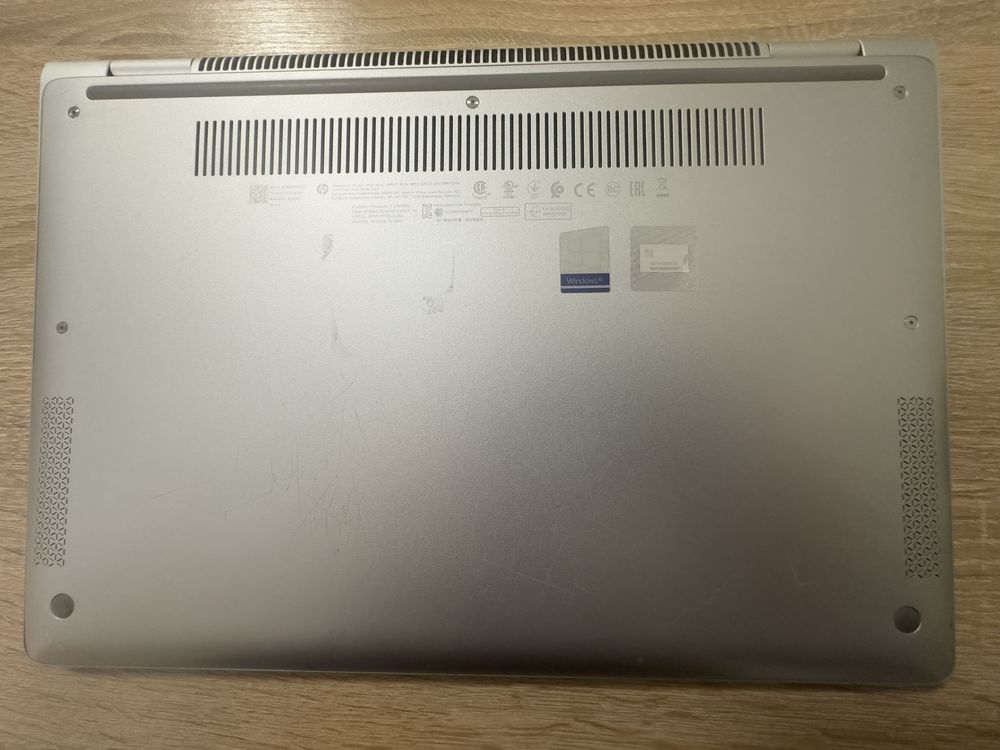 HP Elitebool i5-7300U