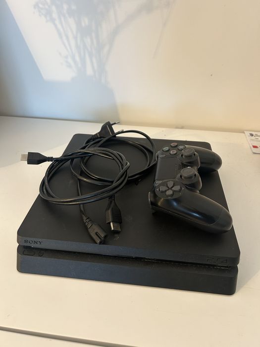 PS4 500gb + 2 comandos